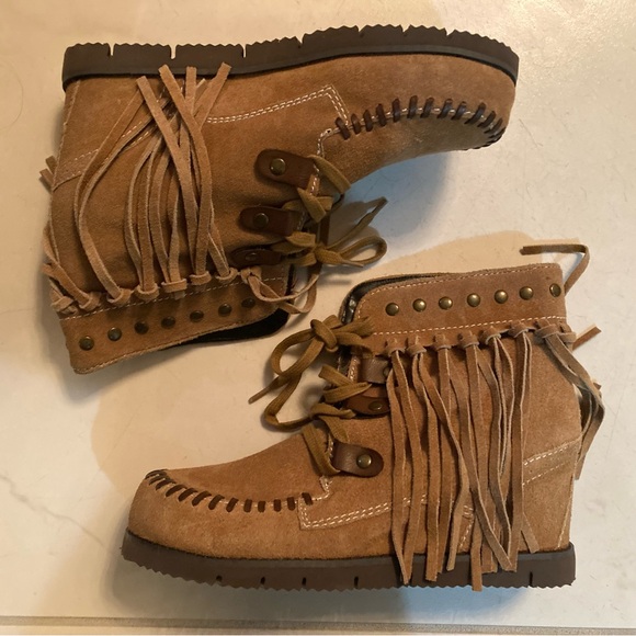 Mojo Moxy Tan Wedge Boots - Picture 2 of 9